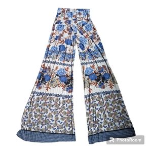 Made by Johnny, Size Large, Wide Leg Pants, Blue floral.